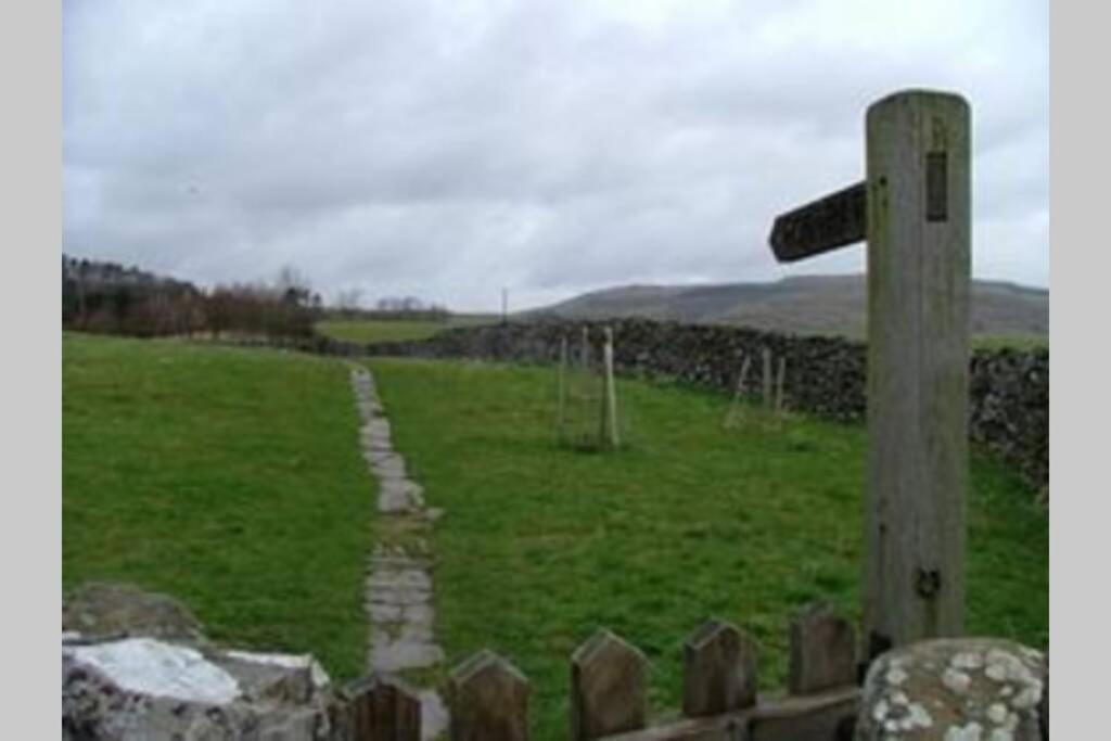 5 Star Cottage On The Green With Log Burner - Dog Friendly Austwick Exterior photo