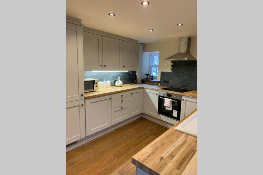 5 Star Cottage On The Green With Log Burner - Dog Friendly Austwick Exterior photo