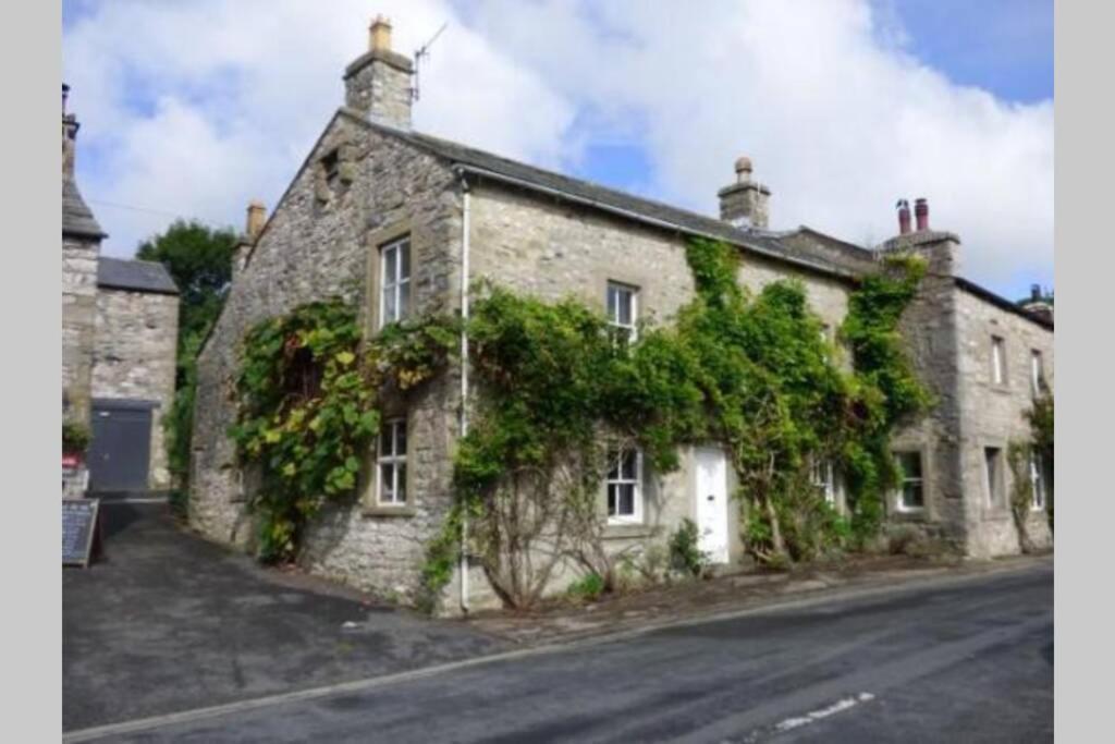 5 Star Cottage On The Green With Log Burner - Dog Friendly Austwick Exterior photo
