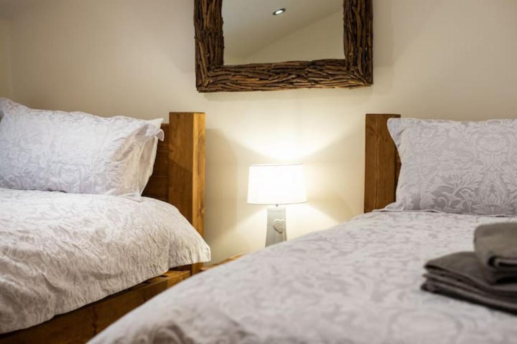 5 Star Cottage On The Green With Log Burner - Dog Friendly Austwick Exterior photo
